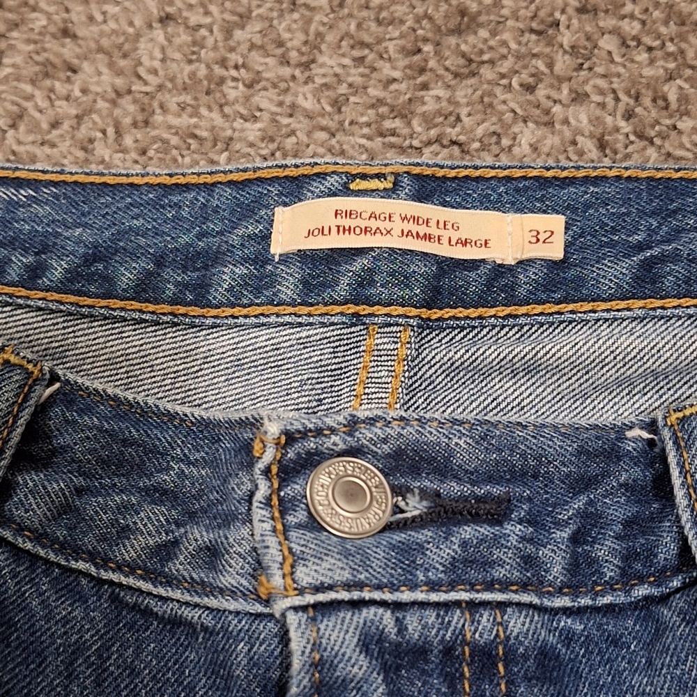 Flagship Store Levi's (Ribcage Wide Leg) - Picture 2 of 4